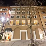 Boulevard Hotel