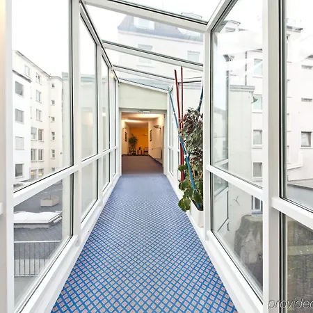 Boulevard Hotel