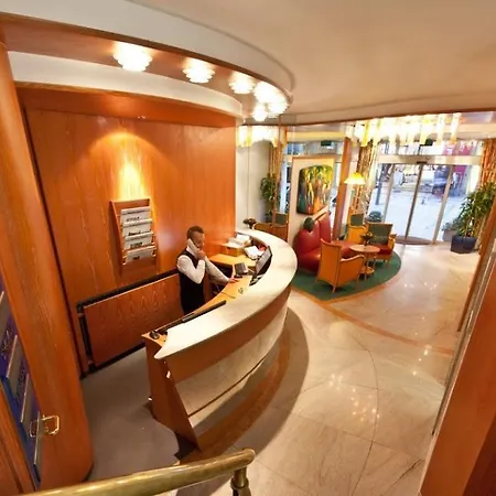 Boulevard Hotel 3*