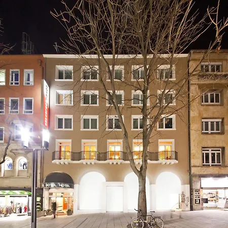 Boulevard Hotel